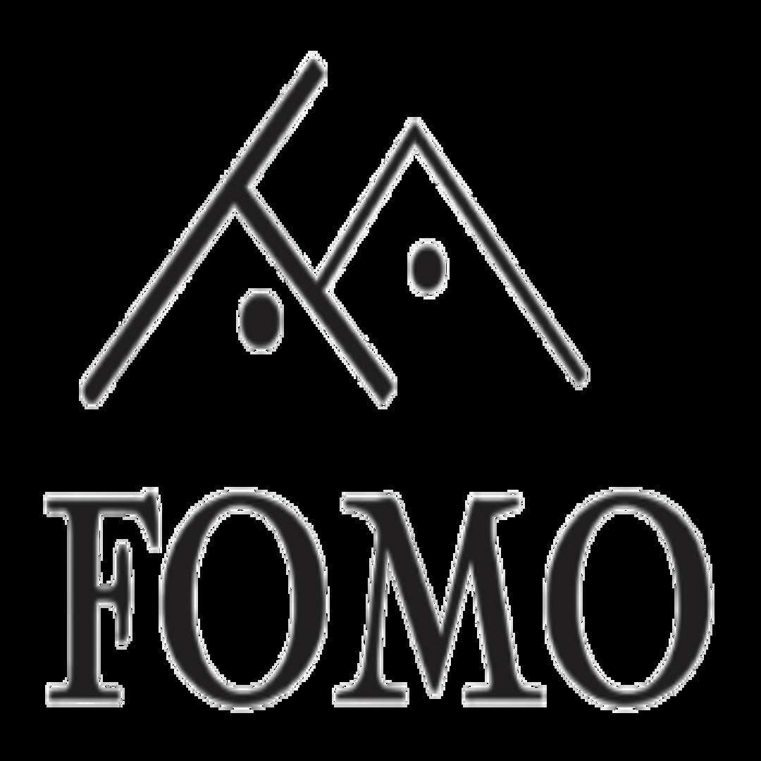 Botella de perfume FOMO moderna y llamativa con diseño contemporáneo para jóvenes.