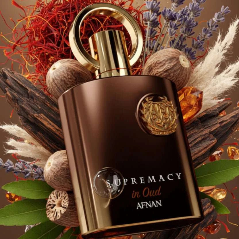 Botella de perfume Afnan Supremacy in Oud con notas aromáticas especiadas y madera de oud
